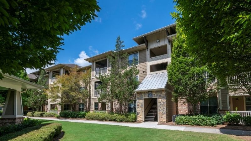 26 Newsroom Jll Walton Lake